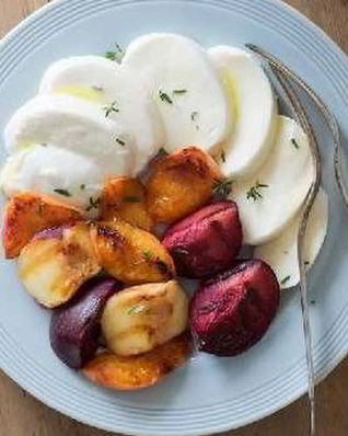 Абрикосы с жареными сливами