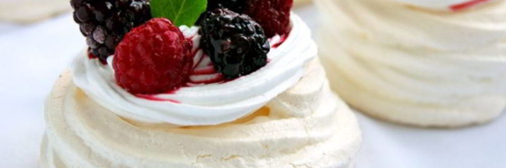 Безе с ягодами