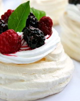 Безе с ягодами