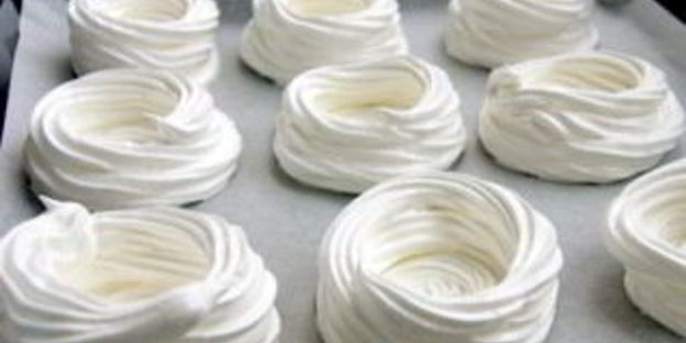 безе с ягодами