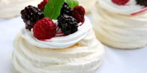 безе с ягодами