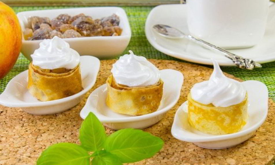 Рецепт блинчиков с яблоками под безе