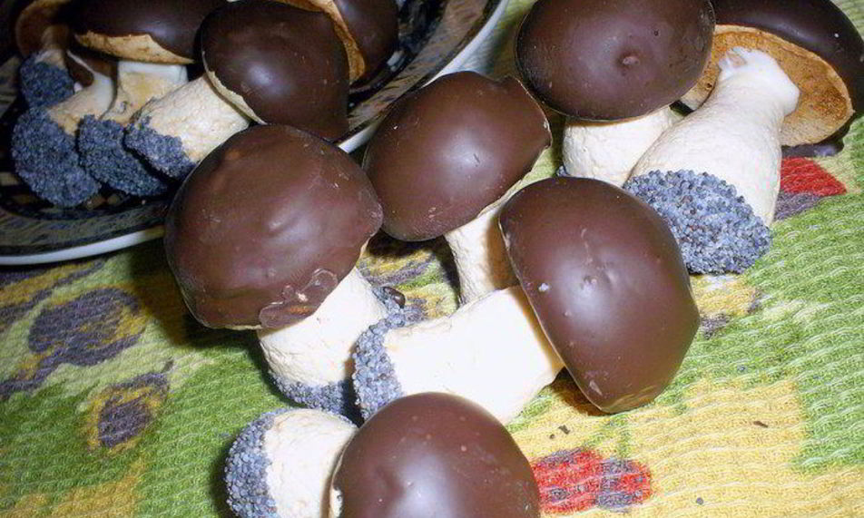 Рецепт грибков из безе