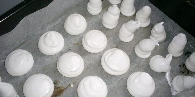 грибки из безе