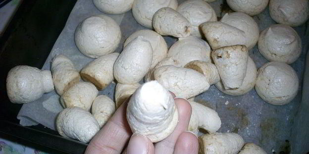 грибки из безе