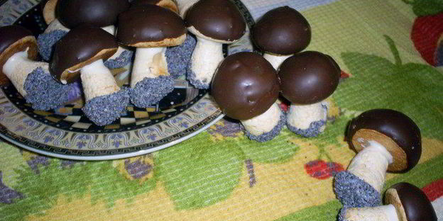 грибки из безе