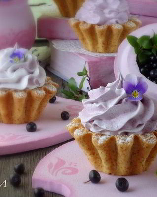 Корзиночки с черничным кердом и безе