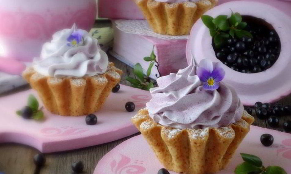 Рецепт корзиночек с черничным кердом и безе