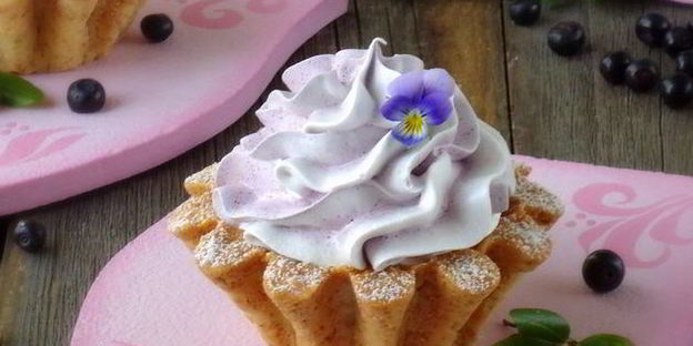 корзиночки с черничным кердом и безе