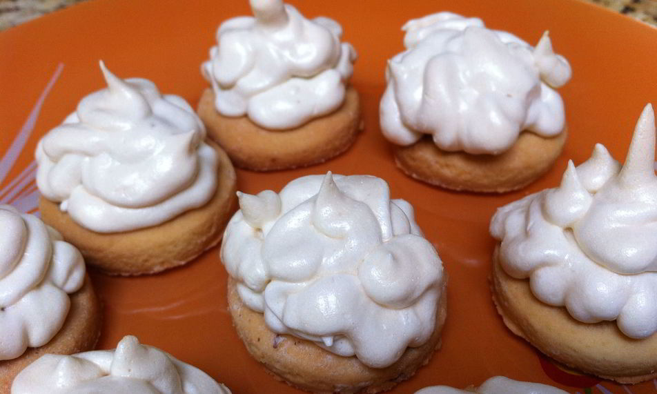 Рецепт печений-безе с черной смородиной