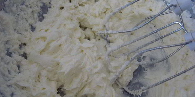 семифреддо с безе и шоколадной пастой