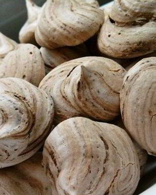 Шоколадное безе с корицей и кардамоном