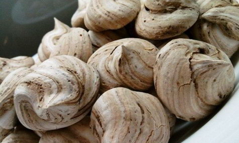 Рецепт шоколадного безе с корицей и кардамоном