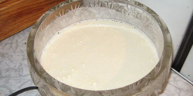 шоколадный бисквит с безе, крем с ноткой мокко