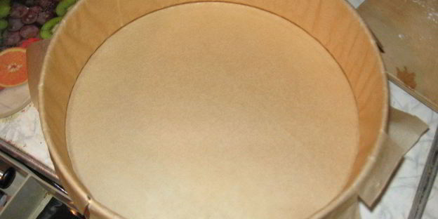 шоколадный бисквит с безе, крем с ноткой мокко