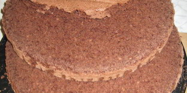 шоколадный бисквит с безе, крем с ноткой мокко