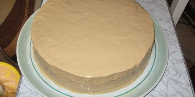 шоколадный бисквит с безе, крем с ноткой мокко