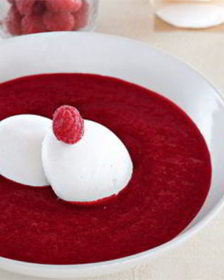 Суп из малины с безе