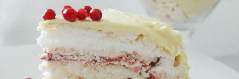 Торт-безе с брусничным курдом