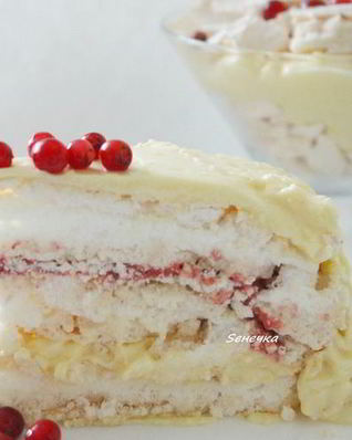 Торт-безе с брусничным курдом