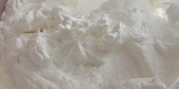 торт-безе с брусничным курдом