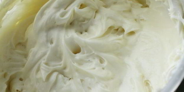 торт-безе с брусничным курдом