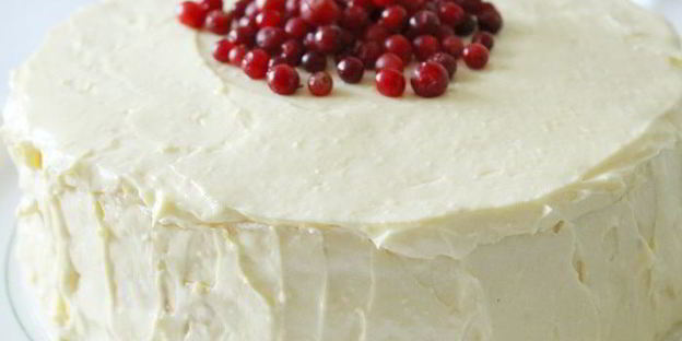 торт-безе с брусничным курдом