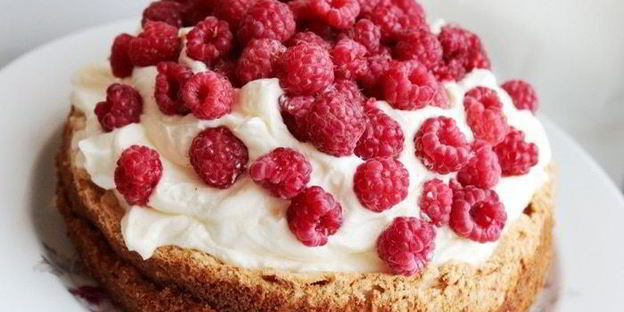 торт-безе с малиной