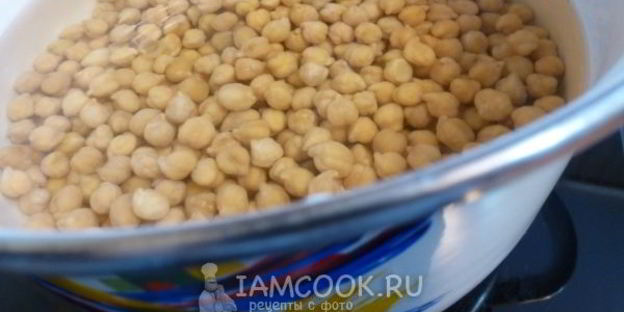 вегетарианское безе с малиной из нутового отвара