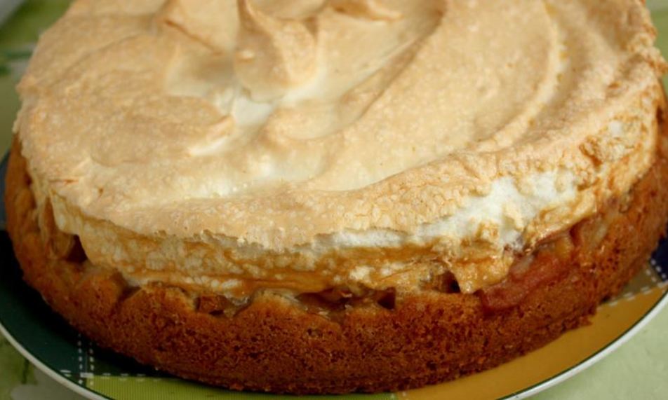 Рецепт яблочного торта-безе