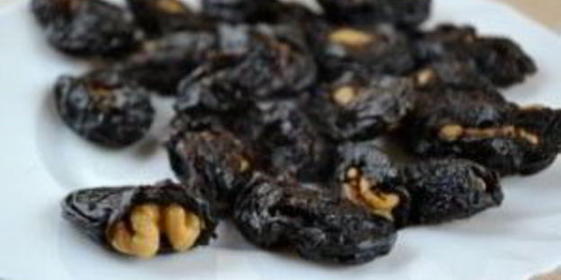 десерт с черносливом и грецкими орехами