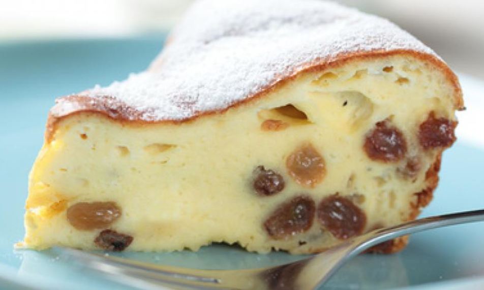 Рецепт домашнего творожного пудинга с изюмом