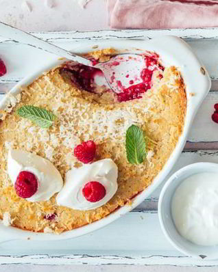 Горячий кокосово-малиновый пудинг