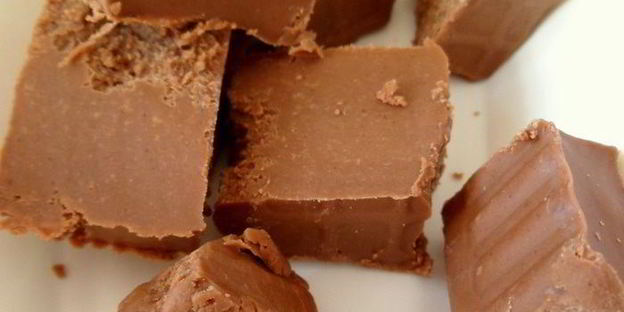 домашние конфеты из макадамии, нуги, марципана и шоколада