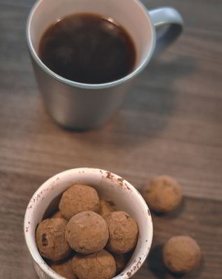 Кокосовые конфеты с финиками