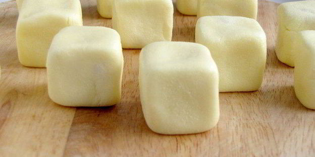 конфеты барфи с кешью и кедровыми орешками