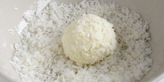 конфеты барфи с кешью и кедровыми орешками