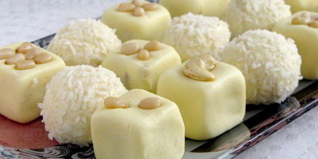 конфеты барфи с кешью и кедровыми орешками