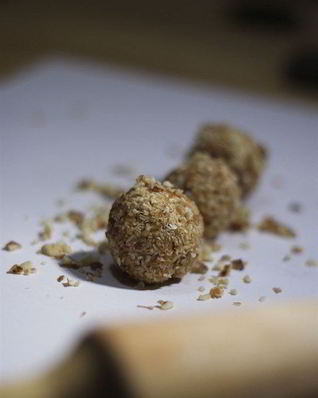 Конфеты из фундука и сухофруктов