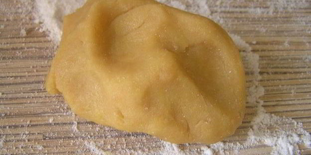 конфеты из марципана с орехом макадамия