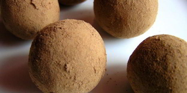 конфеты из марципана с орехом макадамия