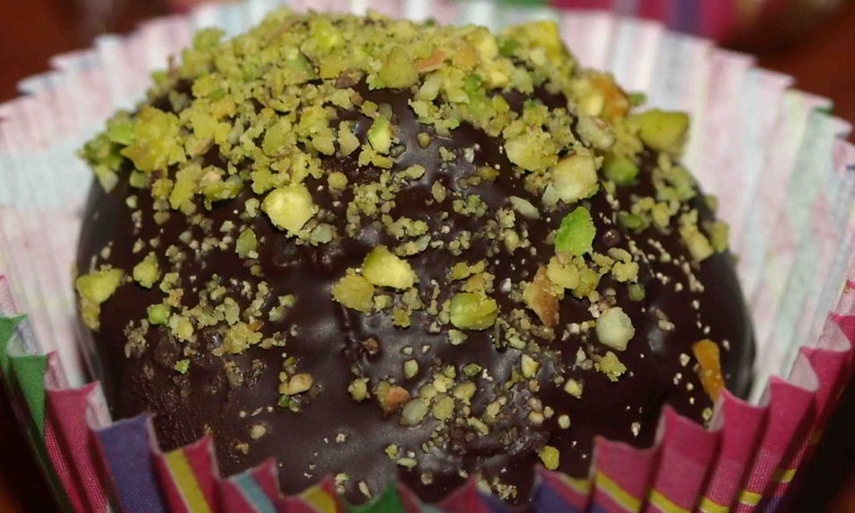 Рецепт конфет из миндальной муки с фисташками и клюквой