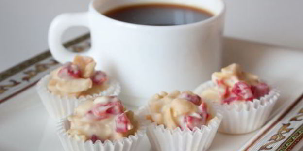 конфеты из миндаля и белого шоколада