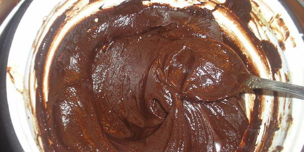 конфеты с двумя видами шоколада, с орехами и сухофруктами