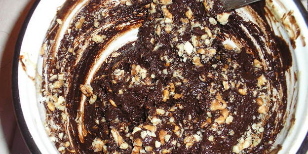 конфеты с двумя видами шоколада, с орехами и сухофруктами