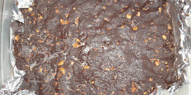 конфеты с двумя видами шоколада, с орехами и сухофруктами