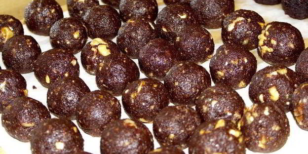 конфеты шоколадные с грецкими орехами и миндальным ликером