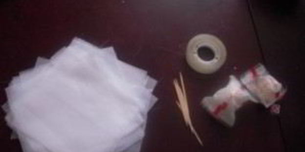 лебеди из конфет