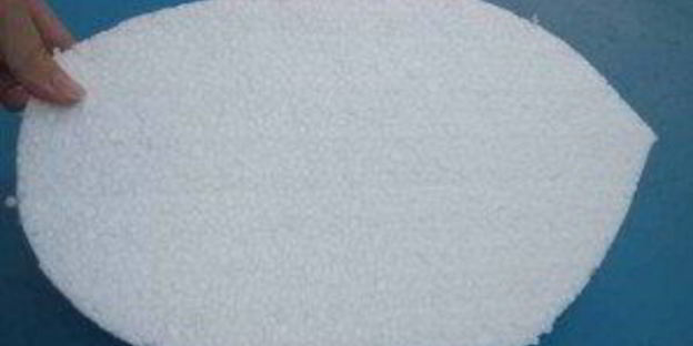 лебеди из конфет