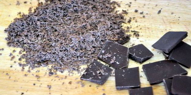 шоколадные конфеты с тыквенным кремом, мандариновым мармеладом и миндалем